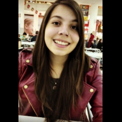 Otária do @meninotario s2 \\ twitter pessoal: @emilleloureiro