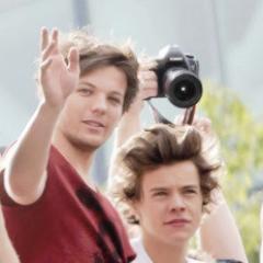 i HATE PEOPLE ! GO FEEL FREE TO FOLLOW  ME HERE ! @narryrauhlx PS i FOLLOWBACK :)