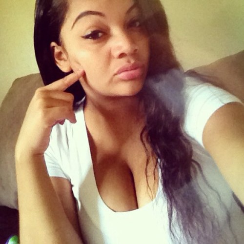 * Pretty & Paid . * Independent Chick . #TeamFollowBack #iphone #instagram @prettybri_1