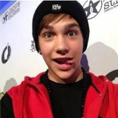 HEYY I'AM A HUGE FAN OF JUSTIN BIEBER AND AUSTIN MAHONE (FOLLOW ME I WILL FOLLOW BACK) @justinbieber @austinmahone #HEARTBREAKER #WHATABOUTLOVE