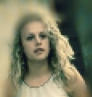 Scrivo su un blog di libri ma non farei mai la scrittrice perché la mia vita privata è sacra. Su, ditemi di voi.