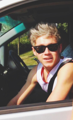 THIS IS FOR FREE FOLLOWS!!! PLEASE FOLLOW @cakexoxonarry ! !!!!