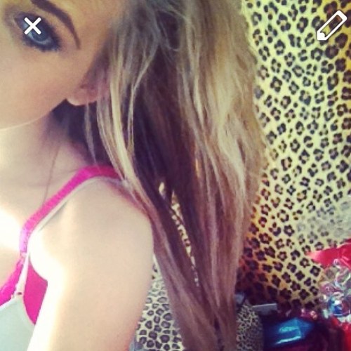Opall lilly burns 
   Add -2A3E59D9 (bbm)
   Tinchy stryder love him:*
      A me b female rapper 3