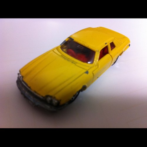 ミニカー収集家です。有名所だとtomica、Siku、Matchbox、YONEZAWAあたりを中心に集めています。