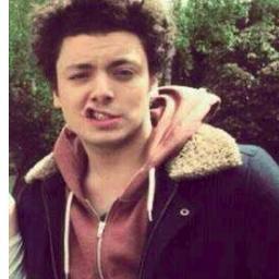 Lui → @kevadamsss c'est mon idole, le meilleur koi
Adamsienne FOR LIFE