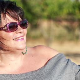 LorySpeziale's profile picture. Amo leggere - Ascolto musica italiana e adoro Zero, Vasco e Nannini. Sono sposata con 2 fg - Insegno matematica  -  Seguo la politica ma non ho tessere