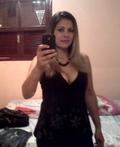 Chata,Ciumenta,mas muito carinhosa, casada com o @Jeff_Toral *_*