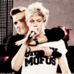 ♥  relaxa e goza porque a pica do Harry é grande e grossa
xau vou chupar a piroca do Zayn