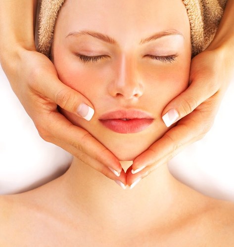Bespoke Skin Care Designed Just For You! Beautiful Hair Care With Your Name & Logo! Top Quality Cosmetics! Contact tracy@privatelabelco.com for more details