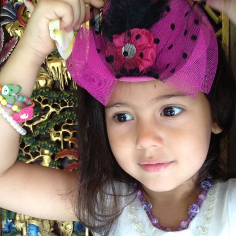 Twitter resmi Asha Kenyeri Bermudez || please follow @ashaversOFC dan @AShandyvers :)