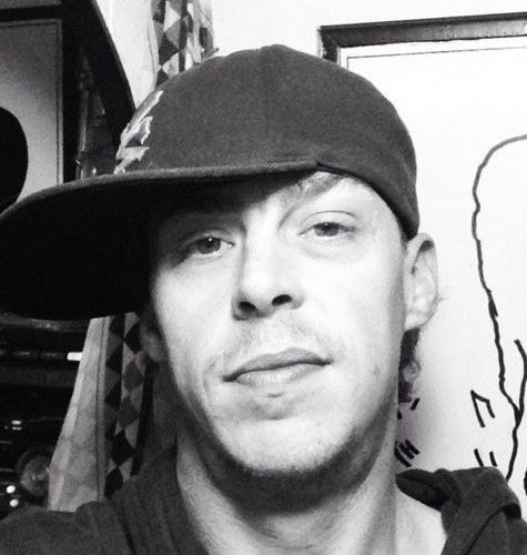 Builder,film writer,tattoo designer,funny guy,serious guy (when i want to be)love rallying cars,jd drinker ,add me,follow me i can show yall a cool thing or two