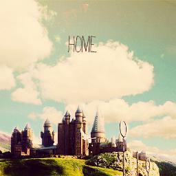 ¡Hogwarts admite a cualquier personaje! Sea cual sea tu fandom, desde Narnia a El Señor de los Anillos. Todo aquí: http://t.co/kG4lEEJUDh