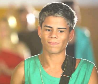 Há sempre alguma loucura no amor. Mas há sempre um pouco de razão na loucura.@mclon_oficial te amo e faço tudo por você 3