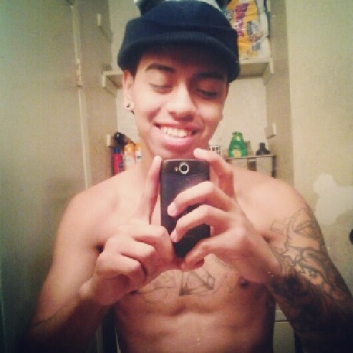 follow me:) i do follow back! ladies dont be scared to follow :)