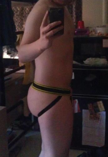 32, gay. Columbus OH boy, love dads & butts.  Trans Rights are Human Rights 18+ Only