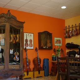 Violines, violas, violoncellos.
Construcción, restauración, venta y alquiler.

Tienda on-line http://t.co/mgWrRNjzXP