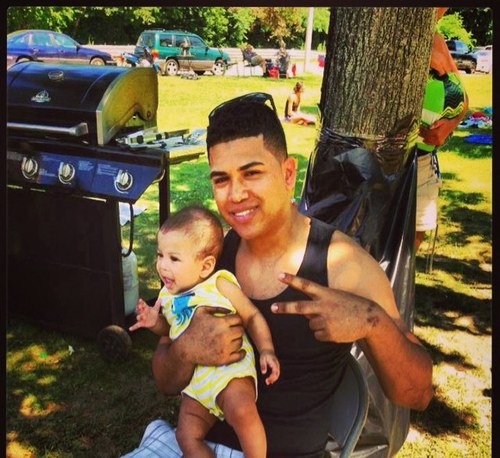 dominicano, escogidista, estudiante de derecho en utesa , esposo ,  padre ,hijo , vivo en lawrence massschusset , y buen amigo.