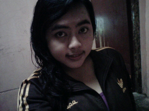 karinaputry03's profile picture. be your self