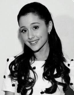 Ariana Grande #Fanacount,
Arianator || Belieber || Directioner || 5SoS ||
Love The Way You Life || YOLO || Dutch / English  ♥