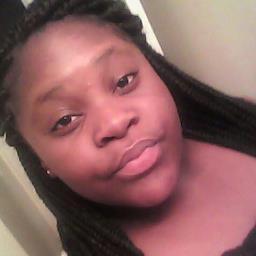 UM GETTN MONEY @ A YOUNG AGE MY DADDY PAID & MY MOMAA RACKEDD UP #HA FOLLOW MY sis @ what yu mean TURN UP....