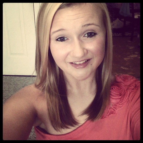 follow me I follow back!(:♥
