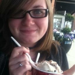 Hate feet, Love Pandas, Enjoy Moose Tracks and Taco Bell :)
