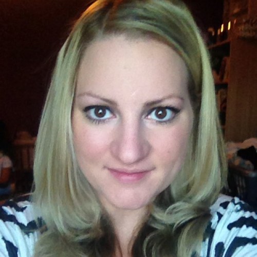 Sammi Fernandes, professional hair & makeup artist and hair extension specialist.