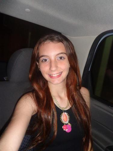 Menina dedicada,mimada e muito determinada,nao desiste facil .. Intao as criticas nao me abalam, e os elogios nao me iludem ! solteira ,15 anos ♥