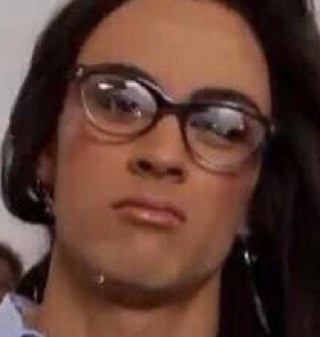 A free follow of @Smokingwhoran bc she loves you, plz follow her x