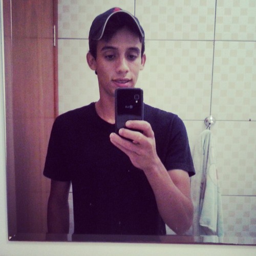 msm q meu jeito de levar a vida teincomoda,eu sei quem sou,e sei pelo o q devo lutar,se vc acha q meu orgulho é grande é porque nunca viu o tamanho da minha fé!