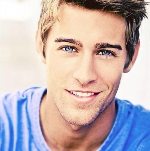 The official account for Finnick Odair. I'm the guy who falls in love with the crazy girl. She is my life and I am hers. Sugar cube?