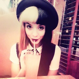 Melanie Martinez is amazingly unique♥
@MelanieLBBH