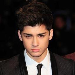 PLEASE FOLLOW @love_liamm im a larry shipper and you are perfect i love youuu