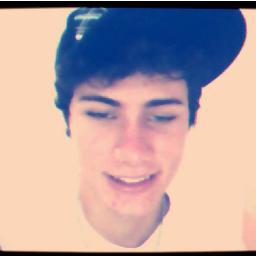 A cada vez q ela respira longe de mim eu acabo morrendo longe dela :c