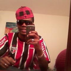 Eu adoro dançar, jogar bola, jogar ping pong, sou evangélico, Time do coração #SPFC