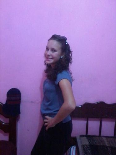 Tenho Namorado,amo futebol gosto muito de pratos maravilhoso e sou divertida e simpatica e depois vcs descobre o resto....siga me....