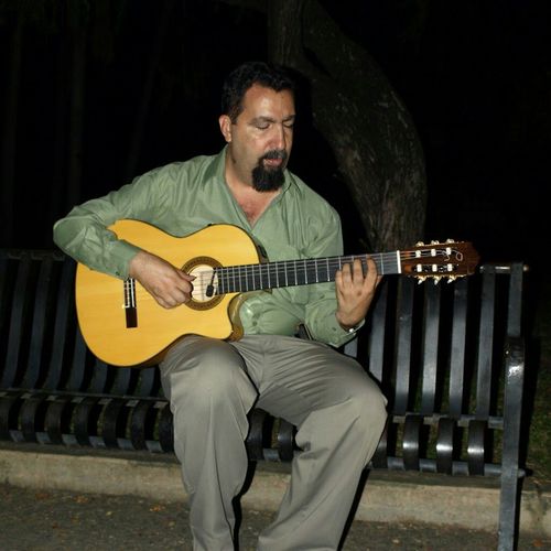 Músico, arreglista, guitarrista, ciudadano.