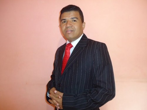 Ministro do evangelho do Deus  vivo , casado com Jaqueline e pai de Alexander , e jeovana  família abençoada que Deus me deu