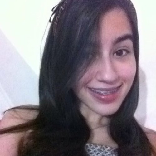 Dina Isabel,16 anos ,canceriana,Deus,família,amigos,Green Day,twitter,chocolate,pepsi ... Segue ? =D