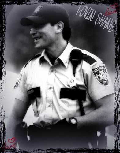 Bigtime fan of Jon Bernthal.. I adore this man.. He is a great actor. Miss him on TWD..