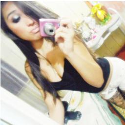 ' assim que vooc ér pá mim , como uma peróla que eu mergulhei pra encontrar , um tesouro que pra semp eu vô guardar , te ammu... mana ♥ / @_BarbiieMorenaa aaq '