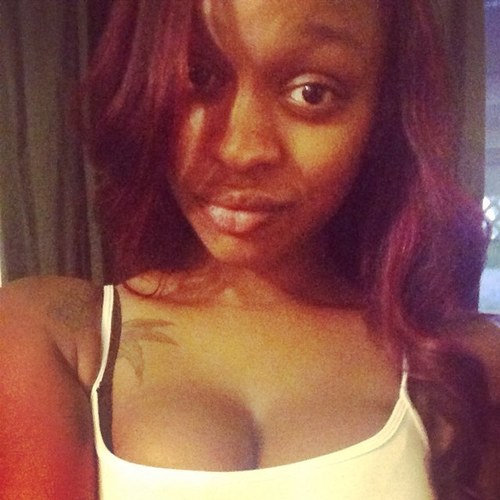 CALI made 2O yrs young . proud mom to my beautiful baby boy Elias Ashton . im THAT milf