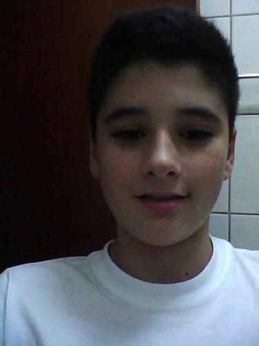 Amo jogar basquete.