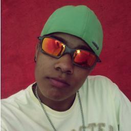 Solteiro, pego ngn é moro Longe ♥ ;pP

http://t.co/Zz6RvJEM