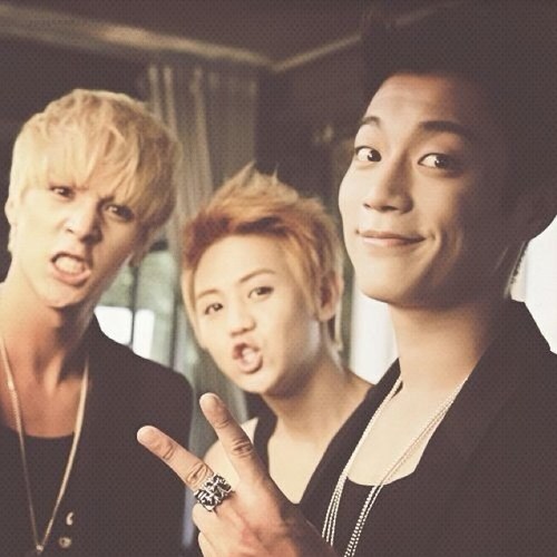 ใครรีทวิตเกี่ยวกับแท็ก #비스트 จะตามไปฟอล เราไม่ขอให้ฟอลกลับแต่เราอยากขอให้เทรนให้บีสท์จนกว่าจะชนะ