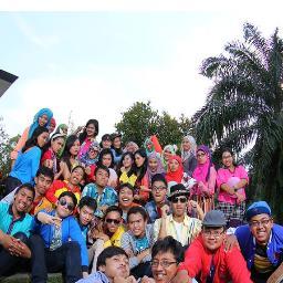 Dibilang temen sekelas padahal udah ngga lagi. Dibilang temen deket padahal udah pada jauh. Kita itu keluarga. Bagian dari @smantiboo.