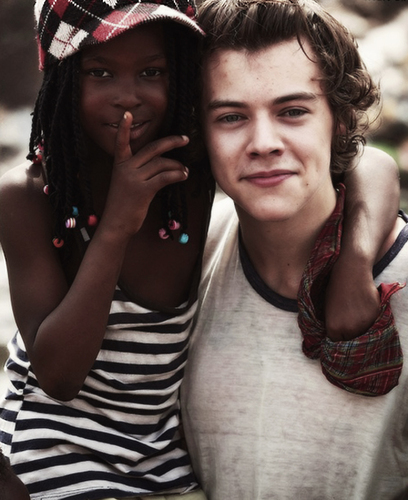 if u see this please follow @zarryboobs she would appreciate it! ty loves :)