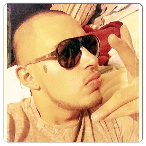 Sutorial747's profile picture. Sou um simples fofoqueiro