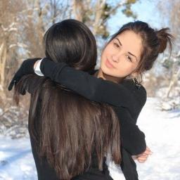 Дружелюбная, веселая) не бросаю в беде)