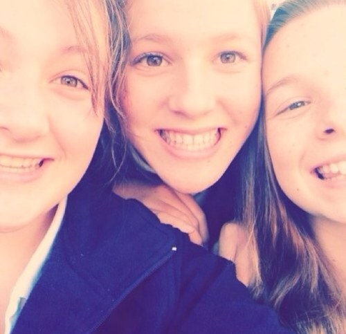 We are the biggest little Janoskian slu+s made up of @Alice1Cotter @Ange_Loves_Youu and @BeigeBuchan from a little place called New Zealand. DOGS ARE GONNA BARK